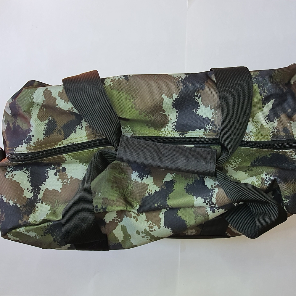 Quiksilver Medium Shelter Green Camo Duffel Bag NWT - Picture 3 of 9
